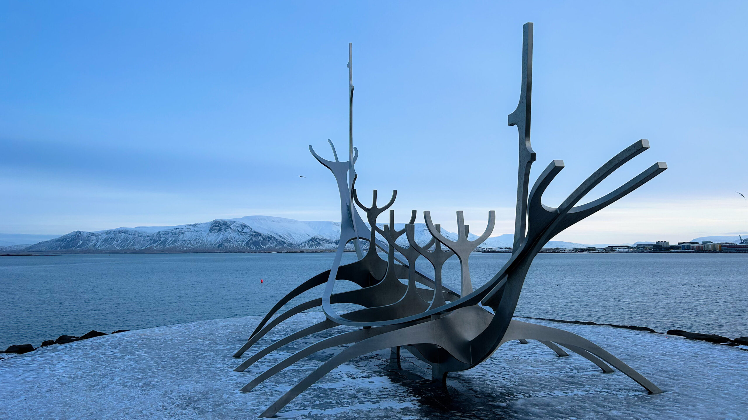 Sun Voyageur am Rande der Stadt