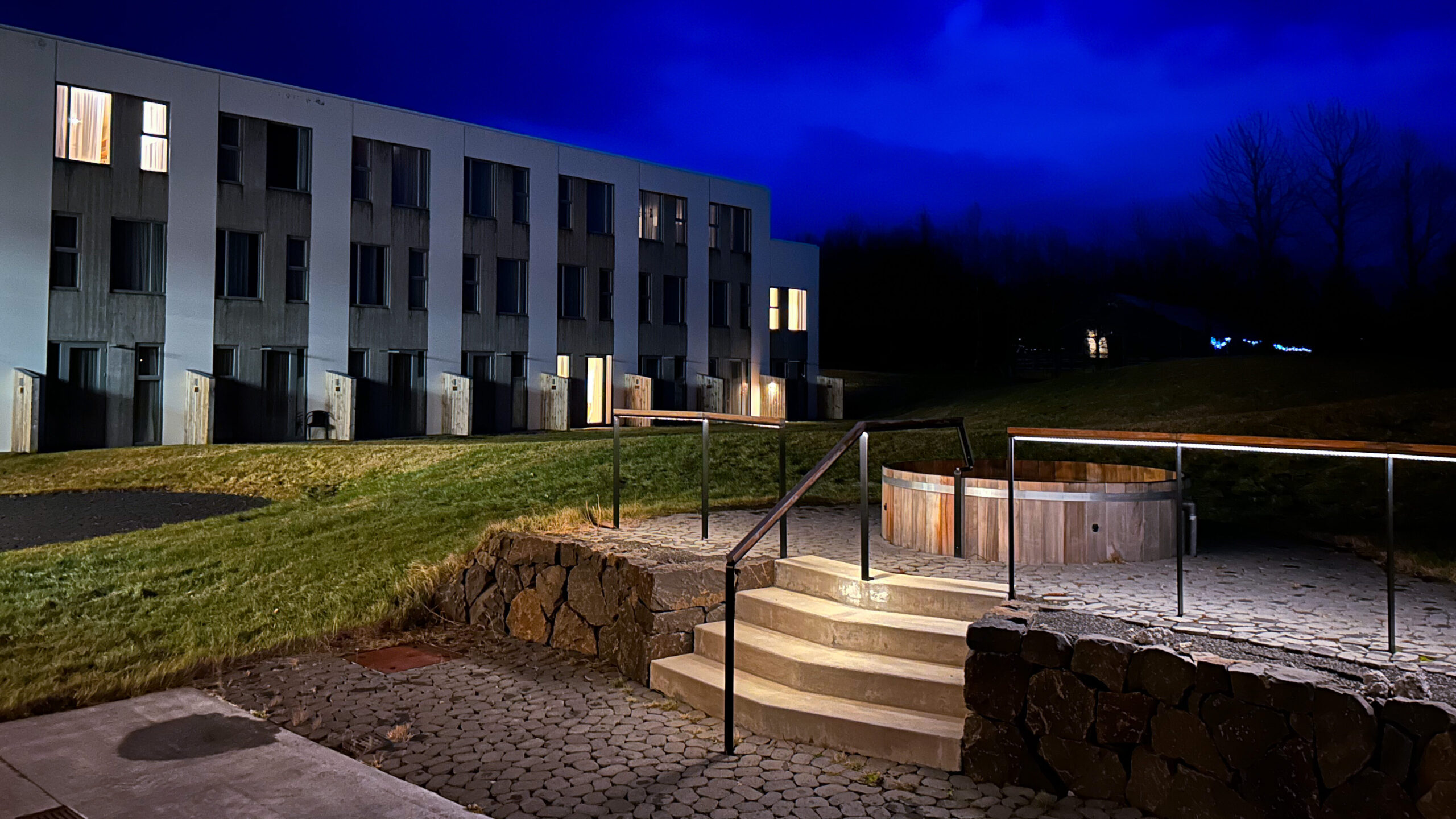 Der Spa-Outdoorbereich des Fosshotel Reykholt 