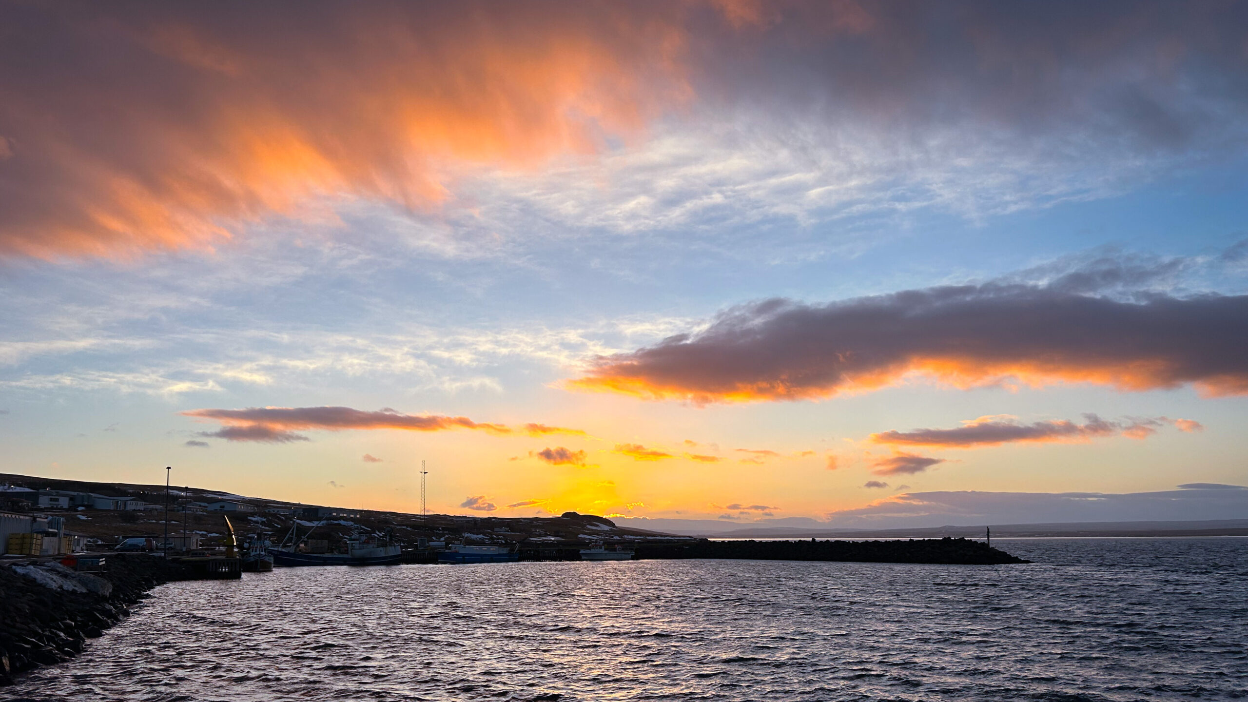 Hafen in Hvammstangi In der Morgendämmerung