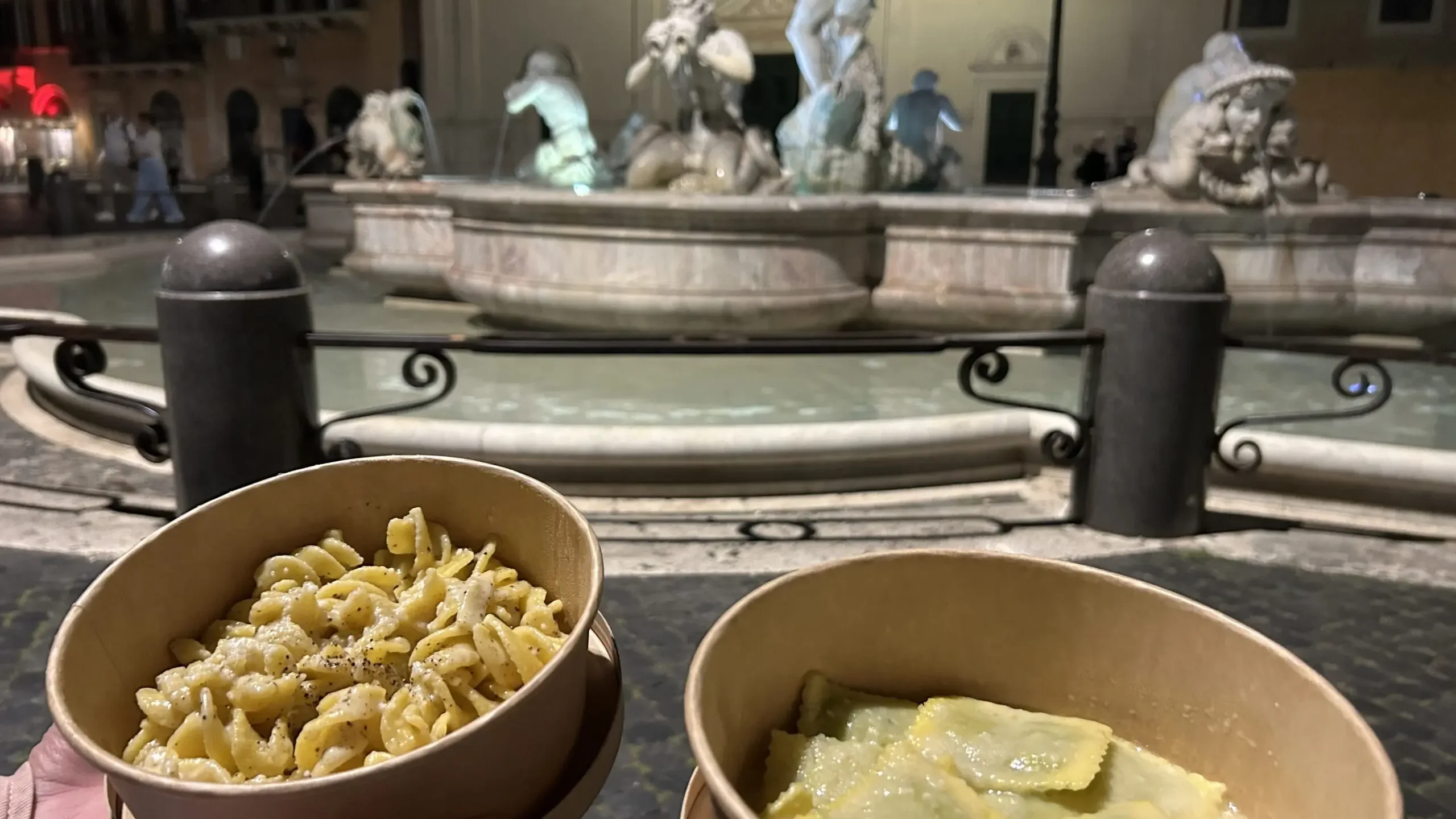 Pasta auf der Piazza Navona