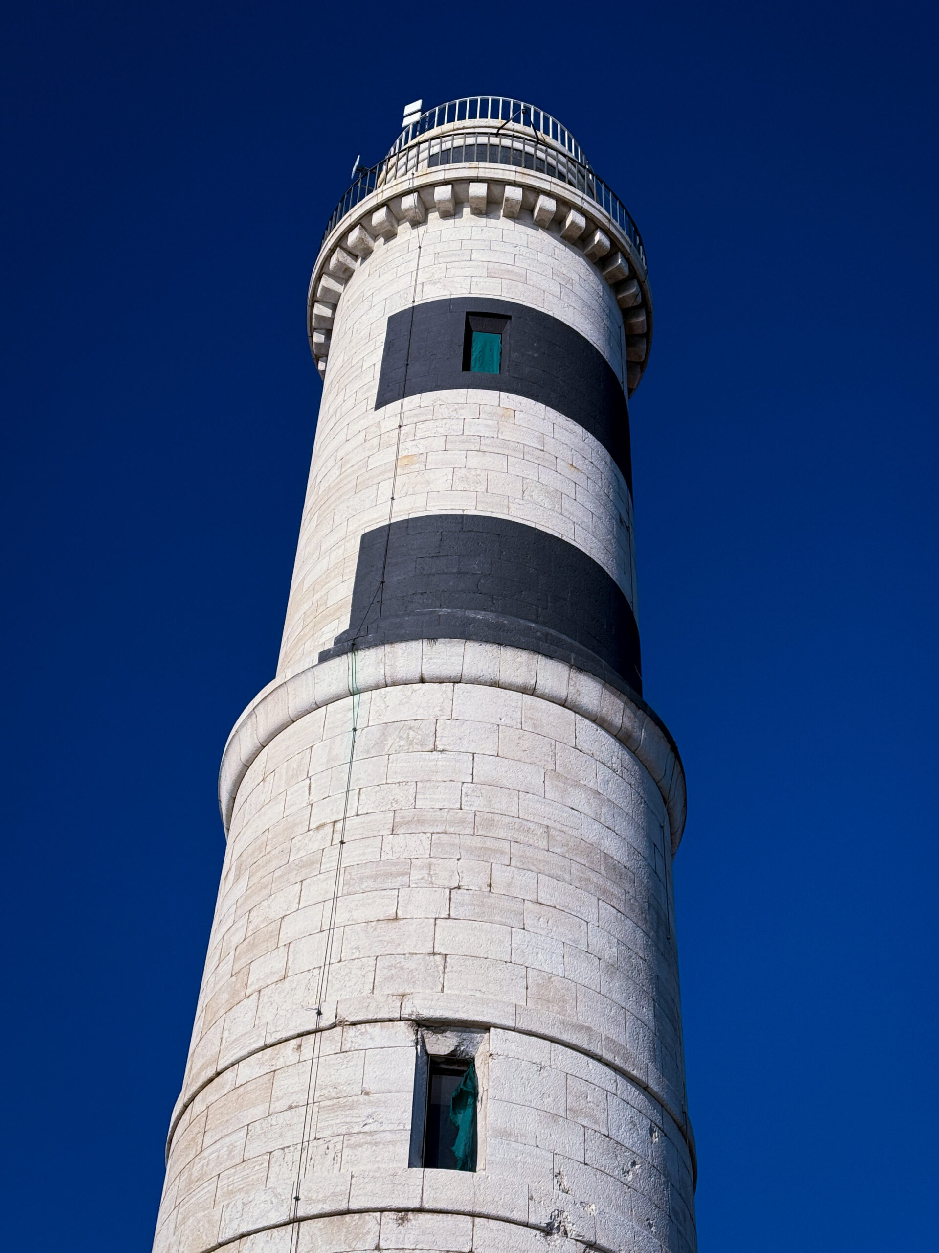 Schwarz-weißer Leuchtturm in Murano