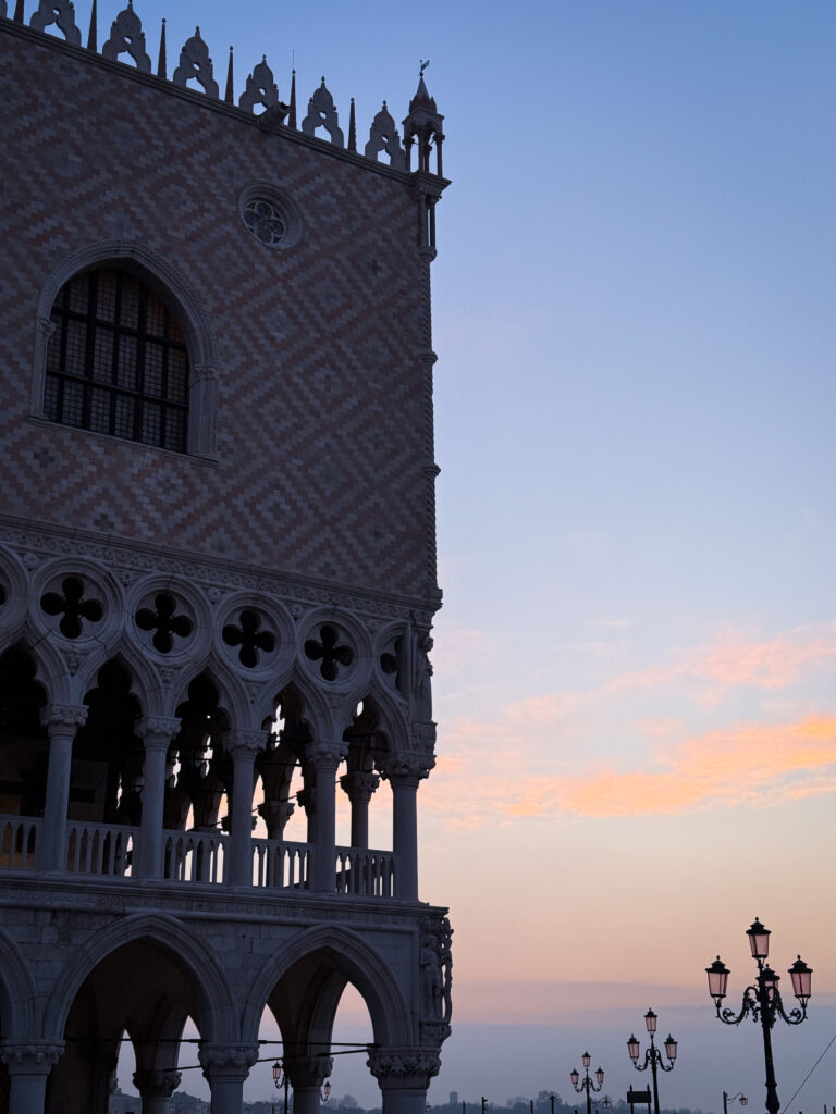 Dogenpalast im winterlichen Abendlicht