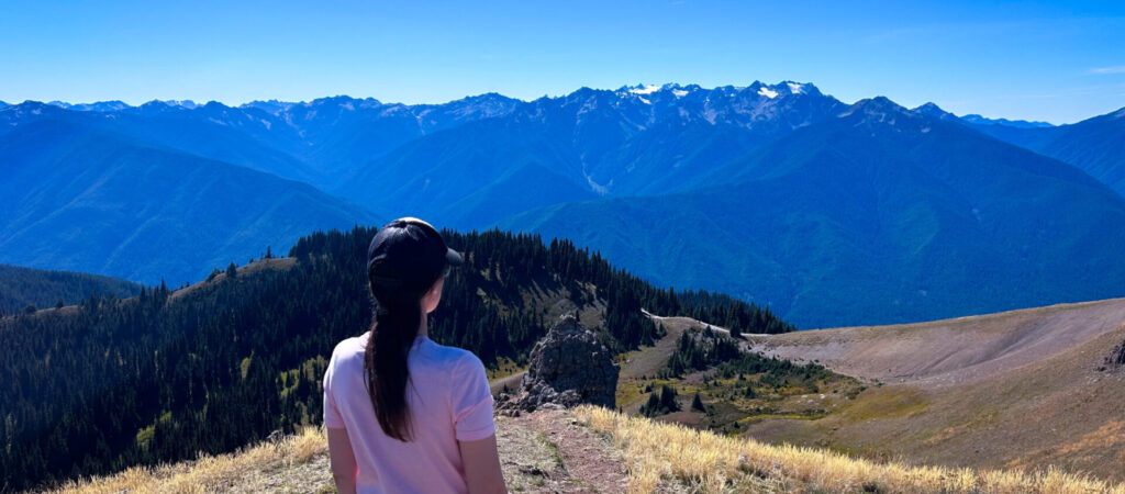 Vanessa Blick auf die Berge um Mount Olympus auf der Hurricane Ridge, Olympic NP