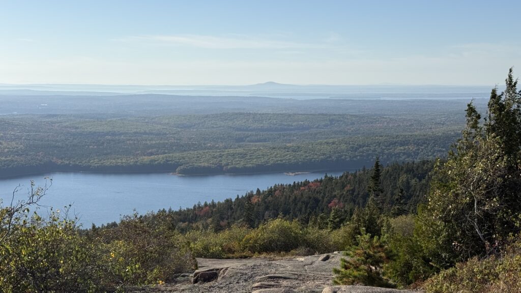 Blick vom Cadillac Mountain auf das Umland Acadias.