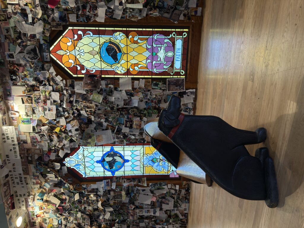 Hundebank in der Dog Chapel